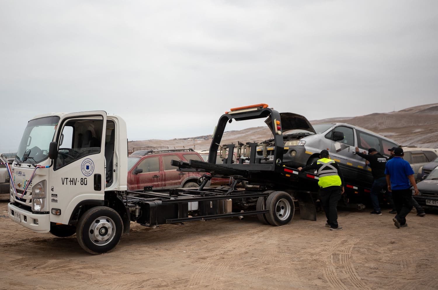 Municipio de Arica suma nuevo camión grúa para retirar vehículos abandonados de las calles